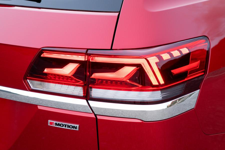 Детали экстерьера Volkswagen Atlas SEL V6 Premium 4Motion R-Line 2020 года  (фото 20 из 30)